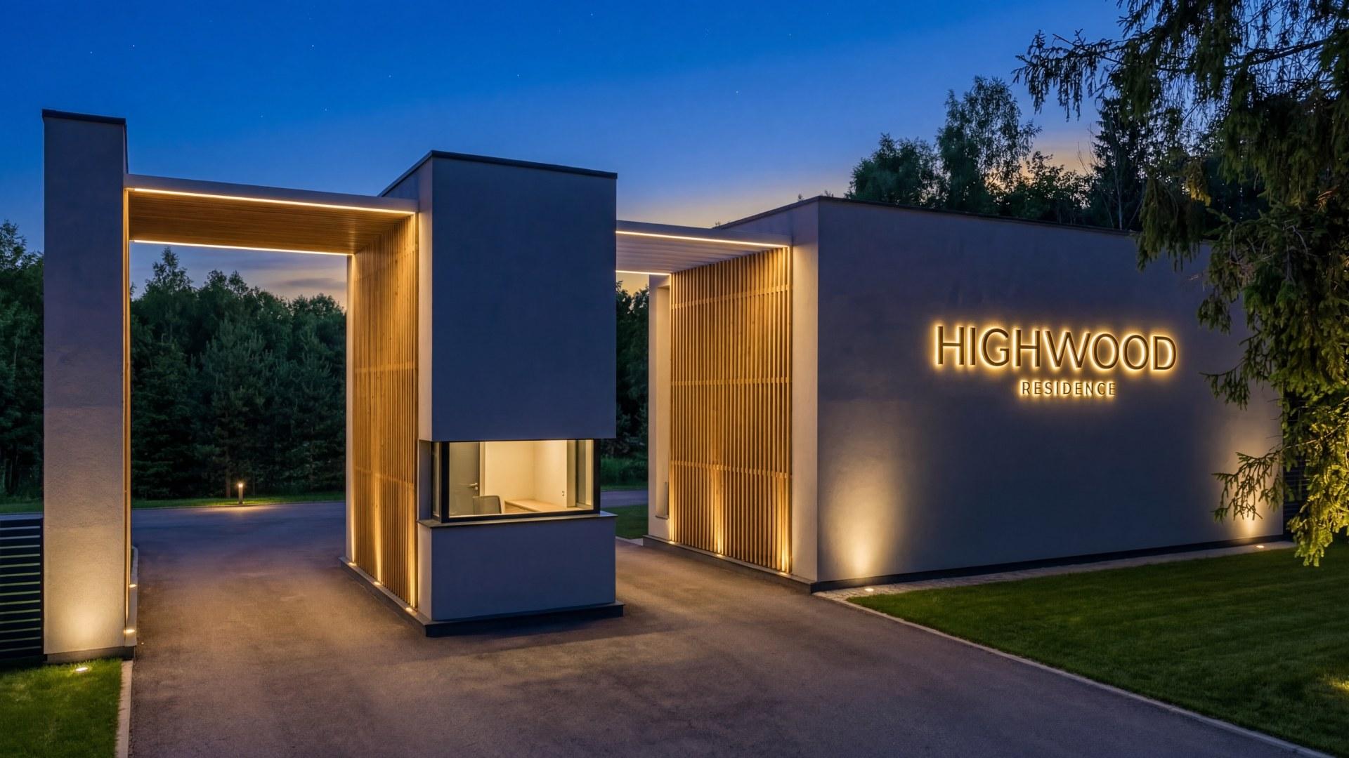 Въезд в поселок Highwood Residence вечером